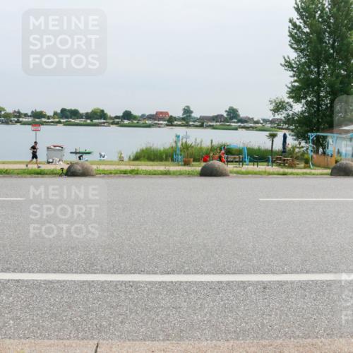 15.06.2025 - 27. Vierlanden-Triathlon H.Heesch http://msf.ph/oto/8013041 15.06.2025 11:08:34 Radfahren 722, 727 meine-sportfotos.de
