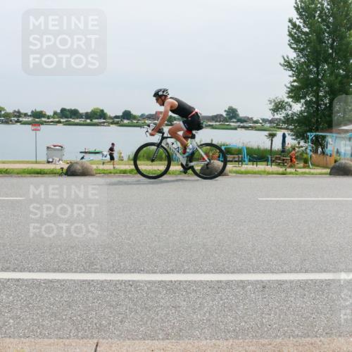 15.06.2025 - 27. Vierlanden-Triathlon H.Heesch http://msf.ph/oto/8013050 15.06.2025 11:08:36 Radfahren 163, 495, 581, 722, 727 meine-sportfotos.de