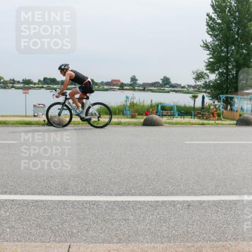 15.06.2025 - 27. Vierlanden-Triathlon H.Heesch http://msf.ph/oto/8013055 15.06.2025 11:08:36 Radfahren 163, 495, 581, 722, 727 meine-sportfotos.de
