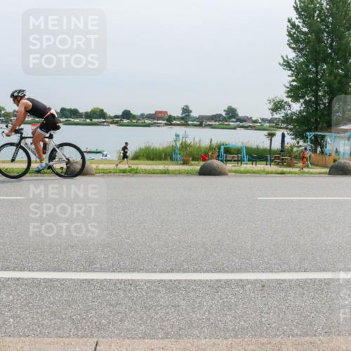 15.06.2025 - 27. Vierlanden-Triathlon H.Heesch http://msf.ph/oto/8013062 15.06.2025 11:08:36 Radfahren 163, 495, 581, 722, 727 meine-sportfotos.de