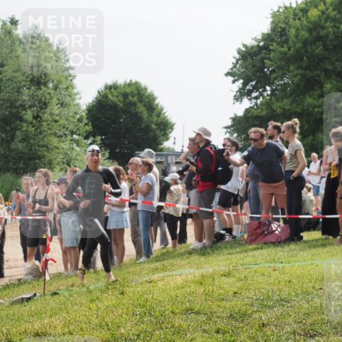 15.06.2025 - 27. Vierlanden-Triathlon KatJ http://msf.ph/oto/8013081 15.06.2025 10:14:42 Schwimmen 546, 559, 609, 615 meine-sportfotos.de