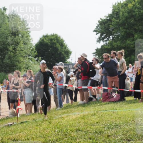 15.06.2025 - 27. Vierlanden-Triathlon KatJ http://msf.ph/oto/8013097 15.06.2025 10:14:42 Schwimmen 546, 559, 609, 615 meine-sportfotos.de