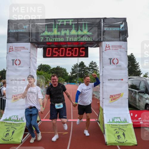 15.06.2025 - 7 Türme Triathlon Michael Strokosch http://msf.ph/oto/8013098 15.06.2025 15:06:04 Ziel 666 meine-sportfotos.de