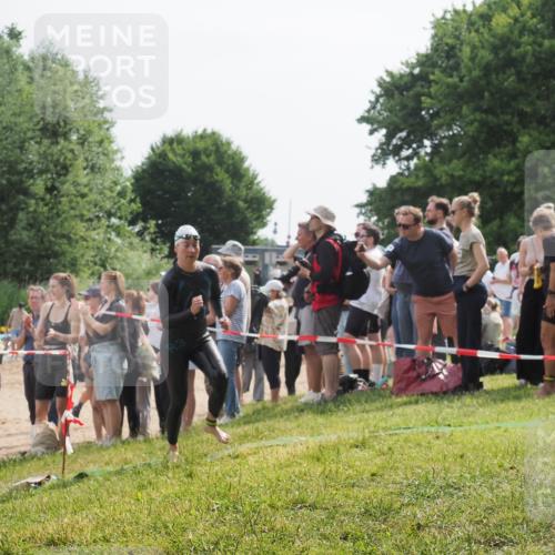 15.06.2025 - 27. Vierlanden-Triathlon KatJ http://msf.ph/oto/8013111 15.06.2025 10:14:42 Schwimmen 546, 559, 609, 615 meine-sportfotos.de