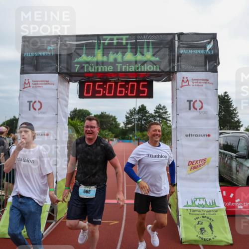 15.06.2025 - 7 Türme Triathlon Michael Strokosch http://msf.ph/oto/8013116 15.06.2025 15:06:05 Ziel 666 meine-sportfotos.de