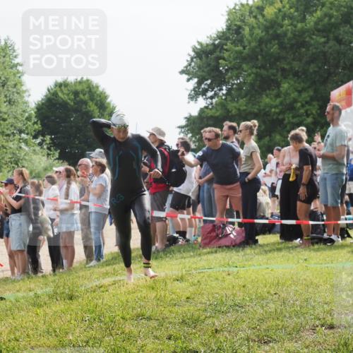 15.06.2025 - 27. Vierlanden-Triathlon KatJ http://msf.ph/oto/8013126 15.06.2025 10:14:43 Schwimmen 546, 559, 609, 615 meine-sportfotos.de