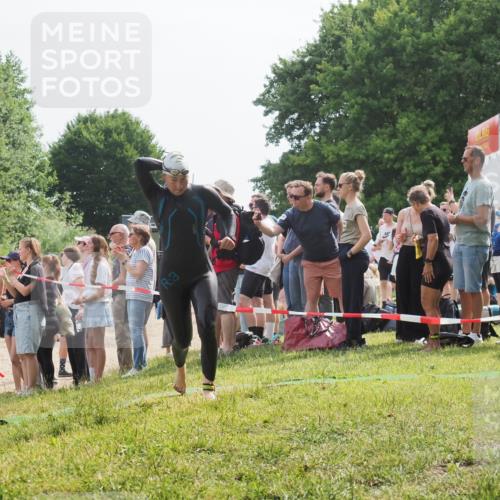 15.06.2025 - 27. Vierlanden-Triathlon KatJ http://msf.ph/oto/8013140 15.06.2025 10:14:43 Schwimmen 546, 559, 609, 615 meine-sportfotos.de