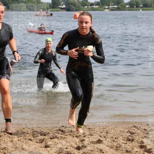 15.06.2025 - 27. Vierlanden-Triathlon Lena Gebhardt http://msf.ph/oto/8013146 15.06.2025 10:13:38 Schwimmen 513, 545, 585, 622, 623 meine-sportfotos.de