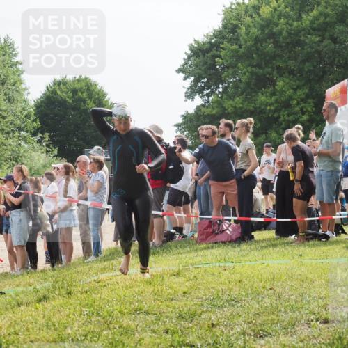 15.06.2025 - 27. Vierlanden-Triathlon KatJ http://msf.ph/oto/8013156 15.06.2025 10:14:43 Schwimmen 546, 559, 609, 615 meine-sportfotos.de