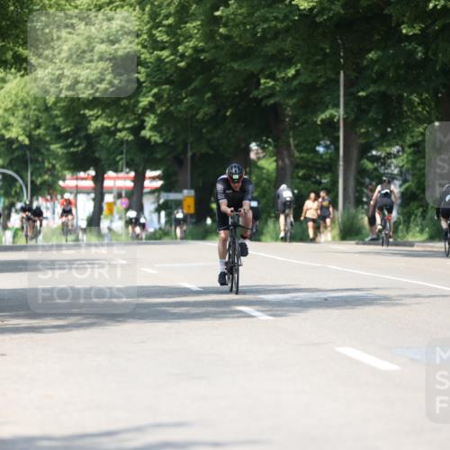 15.06.2025 - 7 Türme Triathlon Yannick Fuchs http://msf.ph/oto/8013165 15.06.2025 12:47:17 Radfahren 256, 291, 494 meine-sportfotos.de