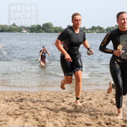 15.06.2025 - 27. Vierlanden-Triathlon Lena Gebhardt http://msf.ph/oto/8013194 15.06.2025 10:13:39 Schwimmen 513, 545, 585, 622, 623 meine-sportfotos.de