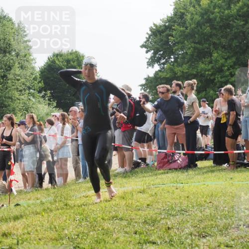 15.06.2025 - 27. Vierlanden-Triathlon KatJ http://msf.ph/oto/8013197 15.06.2025 10:14:43 Schwimmen 546, 559, 609, 615 meine-sportfotos.de