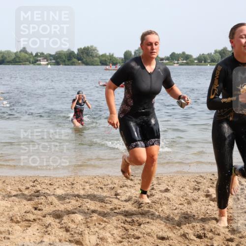 15.06.2025 - 27. Vierlanden-Triathlon Lena Gebhardt http://msf.ph/oto/8013208 15.06.2025 10:13:39 Schwimmen 513, 545, 585, 622, 623 meine-sportfotos.de
