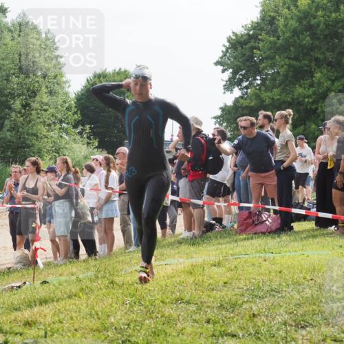 15.06.2025 - 27. Vierlanden-Triathlon KatJ http://msf.ph/oto/8013210 15.06.2025 10:14:43 Schwimmen 546, 559, 609, 615 meine-sportfotos.de