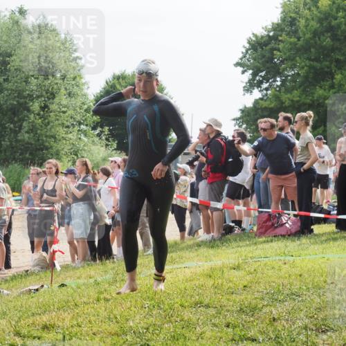 15.06.2025 - 27. Vierlanden-Triathlon KatJ http://msf.ph/oto/8013236 15.06.2025 10:14:44 Schwimmen 546, 559, 609, 615 meine-sportfotos.de