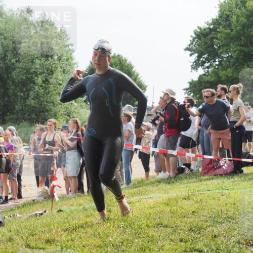 15.06.2025 - 27. Vierlanden-Triathlon KatJ http://msf.ph/oto/8013256 15.06.2025 10:14:44 Schwimmen 546, 559, 609, 615 meine-sportfotos.de