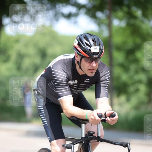 15.06.2025 - 7 Türme Triathlon Yannick Fuchs http://msf.ph/oto/8013261 15.06.2025 12:47:20 Radfahren 256, 291 meine-sportfotos.de