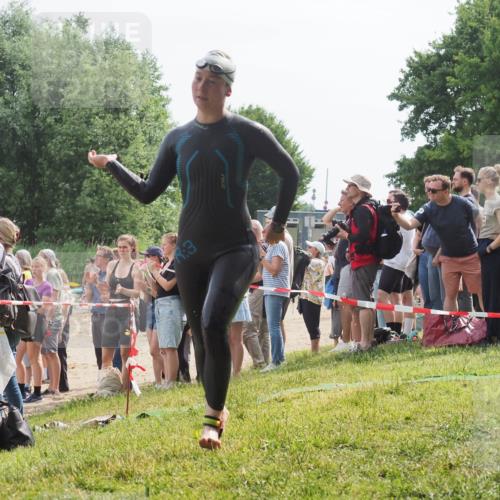15.06.2025 - 27. Vierlanden-Triathlon KatJ http://msf.ph/oto/8013265 15.06.2025 10:14:44 Schwimmen 546, 559, 609, 615 meine-sportfotos.de