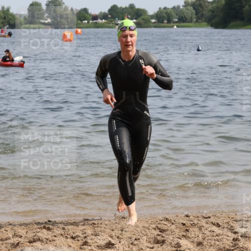 15.06.2025 - 27. Vierlanden-Triathlon Lena Gebhardt http://msf.ph/oto/8013285 15.06.2025 10:13:41 Schwimmen 490, 513, 540, 545, 585, 622 meine-sportfotos.de