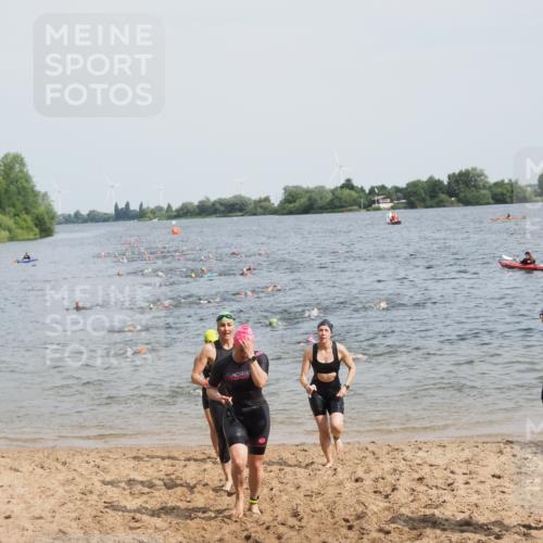 21.06.2025 - 27. Vierlanden-Triathlon MichiJ http://msf.ph/oto/8013289 15.06.2026 10:15:21 Schwimmen 507, 542, 554, 555, 579, 613, 631 meine-sportfotos.de