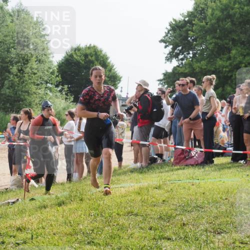 15.06.2025 - 27. Vierlanden-Triathlon KatJ http://msf.ph/oto/8013303 15.06.2025 10:14:47 Schwimmen 546, 559, 608, 609, 615 meine-sportfotos.de