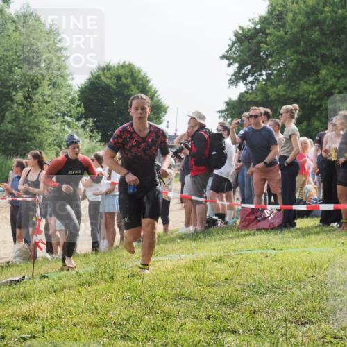 15.06.2025 - 27. Vierlanden-Triathlon KatJ http://msf.ph/oto/8013307 15.06.2025 10:14:47 Schwimmen 546, 559, 608, 609, 615 meine-sportfotos.de