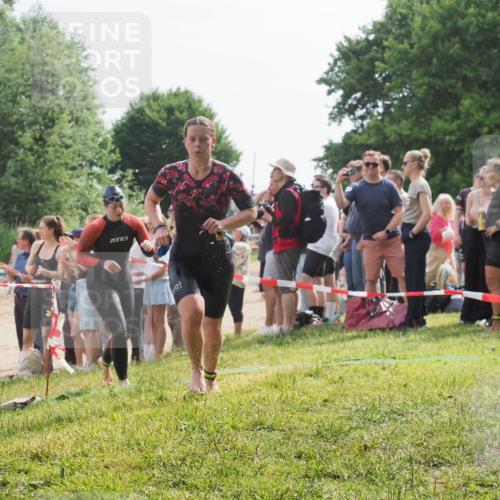 15.06.2025 - 27. Vierlanden-Triathlon KatJ http://msf.ph/oto/8013318 15.06.2025 10:14:47 Schwimmen 546, 559, 608, 609, 615 meine-sportfotos.de