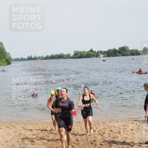 21.06.2025 - 27. Vierlanden-Triathlon MichiJ http://msf.ph/oto/8013321 15.06.2026 10:15:22 Schwimmen 507, 542, 554, 555, 579, 613, 631 meine-sportfotos.de