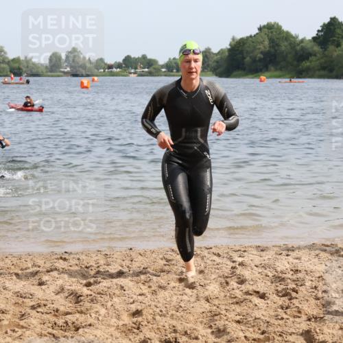 15.06.2025 - 27. Vierlanden-Triathlon Lena Gebhardt http://msf.ph/oto/8013326 15.06.2025 10:13:42 Schwimmen 490, 513, 540, 545, 585, 622 meine-sportfotos.de