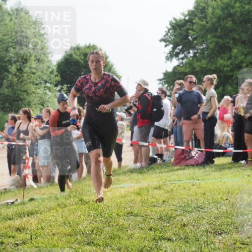 15.06.2025 - 27. Vierlanden-Triathlon KatJ http://msf.ph/oto/8013328 15.06.2025 10:14:48 Schwimmen 546, 559, 608, 609 meine-sportfotos.de