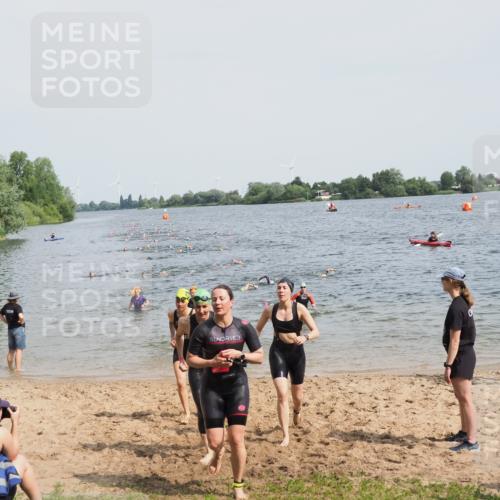 21.06.2025 - 27. Vierlanden-Triathlon MichiJ http://msf.ph/oto/8013329 15.06.2026 10:15:22 Schwimmen 507, 542, 554, 555, 579, 613, 631 meine-sportfotos.de