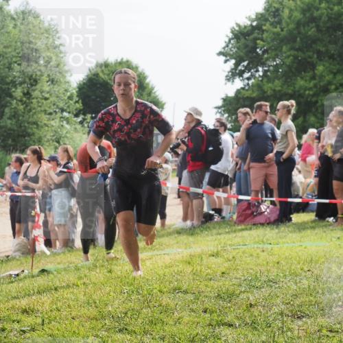 15.06.2025 - 27. Vierlanden-Triathlon KatJ http://msf.ph/oto/8013341 15.06.2025 10:14:48 Schwimmen 546, 559, 608, 609 meine-sportfotos.de