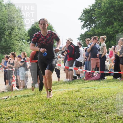 15.06.2025 - 27. Vierlanden-Triathlon KatJ http://msf.ph/oto/8013353 15.06.2025 10:14:48 Schwimmen 546, 559, 608, 609 meine-sportfotos.de