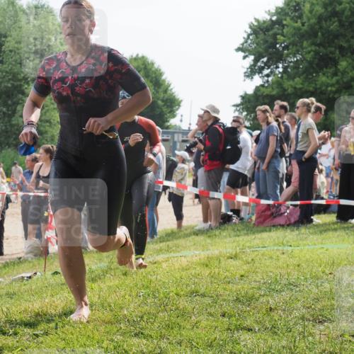 15.06.2025 - 27. Vierlanden-Triathlon KatJ http://msf.ph/oto/8013369 15.06.2025 10:14:48 Schwimmen 546, 559, 608, 609 meine-sportfotos.de