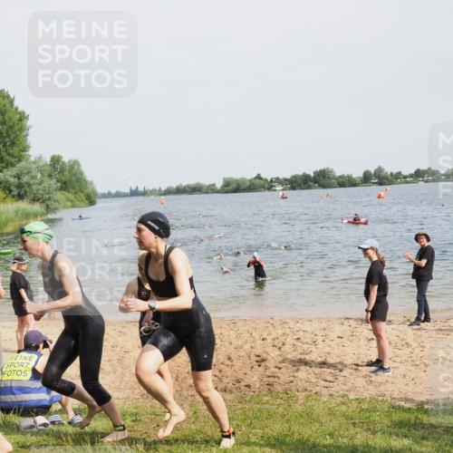 21.06.2025 - 27. Vierlanden-Triathlon MichiJ http://msf.ph/oto/8013375 15.06.2026 10:15:24 Schwimmen 507, 542, 554, 579, 613, 631 meine-sportfotos.de