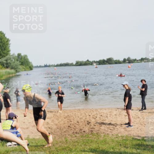 21.06.2025 - 27. Vierlanden-Triathlon MichiJ http://msf.ph/oto/8013380 15.06.2026 10:15:25 Schwimmen 508, 542, 554, 579, 613, 620, 631 meine-sportfotos.de
