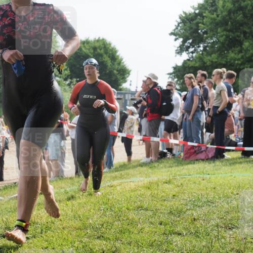 15.06.2025 - 27. Vierlanden-Triathlon KatJ http://msf.ph/oto/8013401 15.06.2025 10:14:49 Schwimmen 546, 559, 593, 608, 609 meine-sportfotos.de