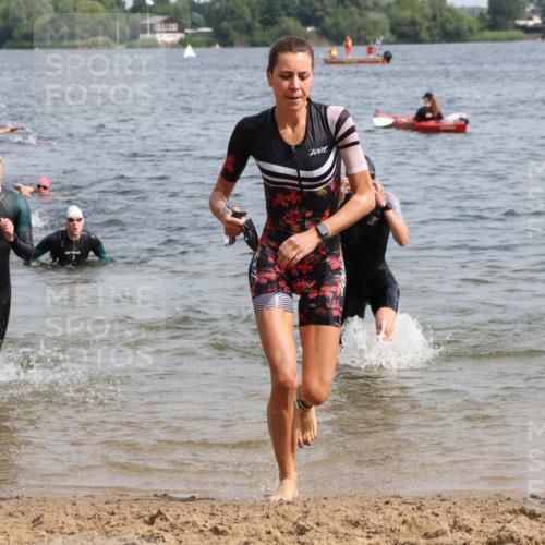 15.06.2025 - 27. Vierlanden-Triathlon Lena Gebhardt http://msf.ph/oto/8013459 15.06.2025 10:13:46 Schwimmen 490, 513, 540, 545, 585, 622 meine-sportfotos.de