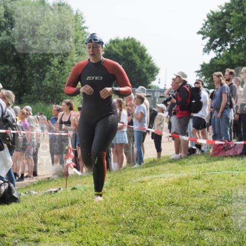 15.06.2025 - 27. Vierlanden-Triathlon KatJ http://msf.ph/oto/8013463 15.06.2025 10:14:49 Schwimmen 546, 559, 593, 608, 609 meine-sportfotos.de