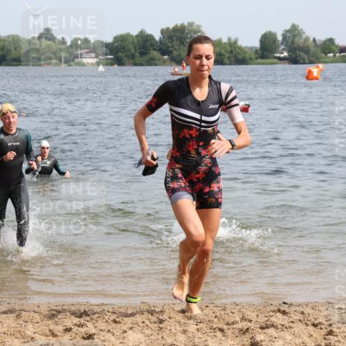 15.06.2025 - 27. Vierlanden-Triathlon Lena Gebhardt http://msf.ph/oto/8013473 15.06.2025 10:13:46 Schwimmen 490, 513, 540, 545, 585, 622 meine-sportfotos.de