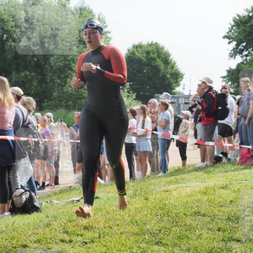 15.06.2025 - 27. Vierlanden-Triathlon KatJ http://msf.ph/oto/8013480 15.06.2025 10:14:49 Schwimmen 546, 559, 593, 608, 609 meine-sportfotos.de