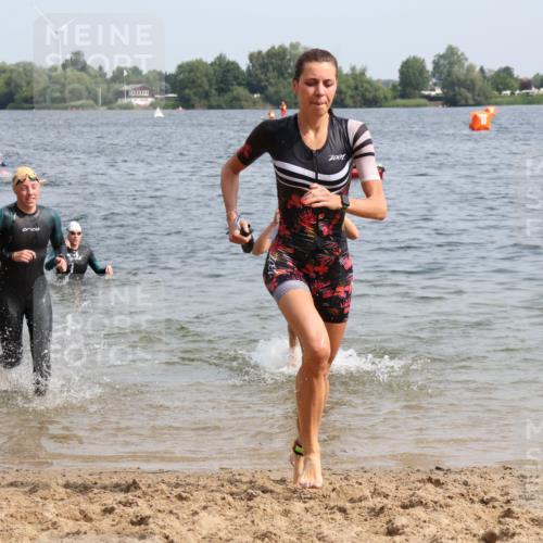 15.06.2025 - 27. Vierlanden-Triathlon Lena Gebhardt http://msf.ph/oto/8013491 15.06.2025 10:13:47 Schwimmen 490, 513, 540, 545, 585, 622 meine-sportfotos.de