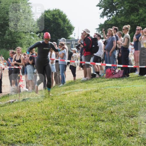 15.06.2025 - 27. Vierlanden-Triathlon KatJ http://msf.ph/oto/8013507 15.06.2025 10:14:52 Schwimmen 476, 546, 559, 593, 608, 609, 1397 meine-sportfotos.de