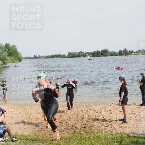 21.06.2025 - 27. Vierlanden-Triathlon MichiJ http://msf.ph/oto/8013524 15.06.2026 10:15:34 Schwimmen 508, 509, 511, 554, 620 meine-sportfotos.de