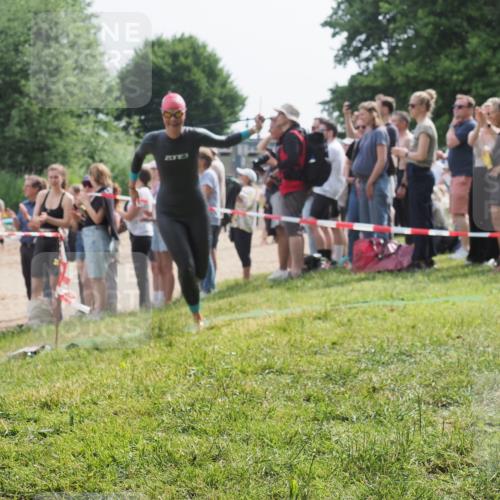 15.06.2025 - 27. Vierlanden-Triathlon KatJ http://msf.ph/oto/8013529 15.06.2025 10:14:53 Schwimmen 476, 521, 525, 546, 559, 593, 608, 1397 meine-sportfotos.de