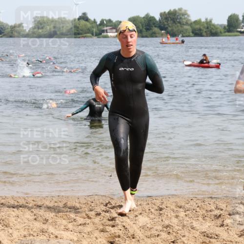 15.06.2025 - 27. Vierlanden-Triathlon Lena Gebhardt http://msf.ph/oto/8013537 15.06.2025 10:13:49 Schwimmen 472, 490, 513, 540, 545, 622 meine-sportfotos.de