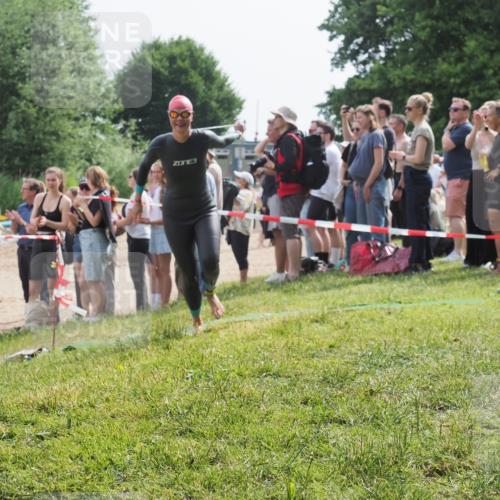 15.06.2025 - 27. Vierlanden-Triathlon KatJ http://msf.ph/oto/8013539 15.06.2025 10:14:53 Schwimmen 476, 521, 525, 546, 559, 593, 608, 1397 meine-sportfotos.de