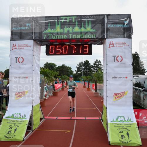 15.06.2025 - 7 Türme Triathlon Michael Strokosch http://msf.ph/oto/8013540 15.06.2025 15:07:12 Ziel 405 meine-sportfotos.de