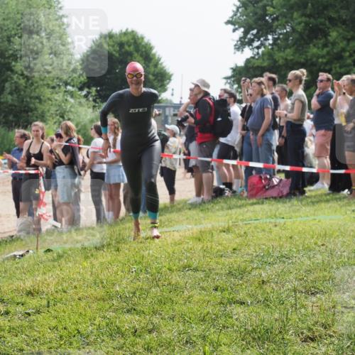 15.06.2025 - 27. Vierlanden-Triathlon KatJ http://msf.ph/oto/8013542 15.06.2025 10:14:53 Schwimmen 476, 521, 525, 546, 559, 593, 608, 1397 meine-sportfotos.de