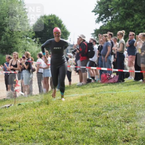 15.06.2025 - 27. Vierlanden-Triathlon KatJ http://msf.ph/oto/8013550 15.06.2025 10:14:53 Schwimmen 476, 521, 525, 546, 559, 593, 608, 1397 meine-sportfotos.de